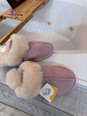 UGG Australian Shepherd Pink Platform Scuff Slippers Women's 9 NWT